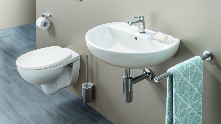 Twyford Alcona washbasin and wall hung WC